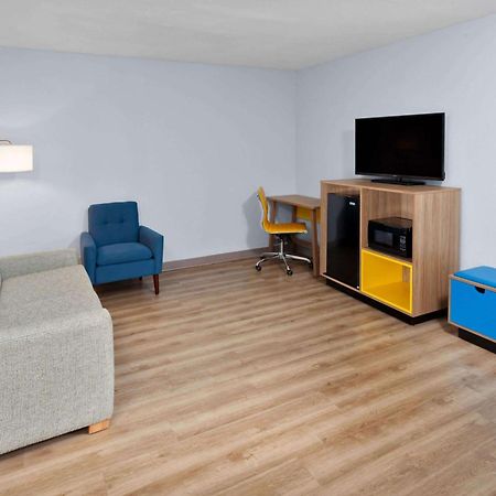 Days Inn & Suites By Wyndham Siler City מראה חיצוני תמונה