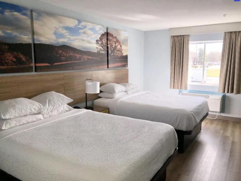 Days Inn & Suites By Wyndham Siler City מראה חיצוני תמונה