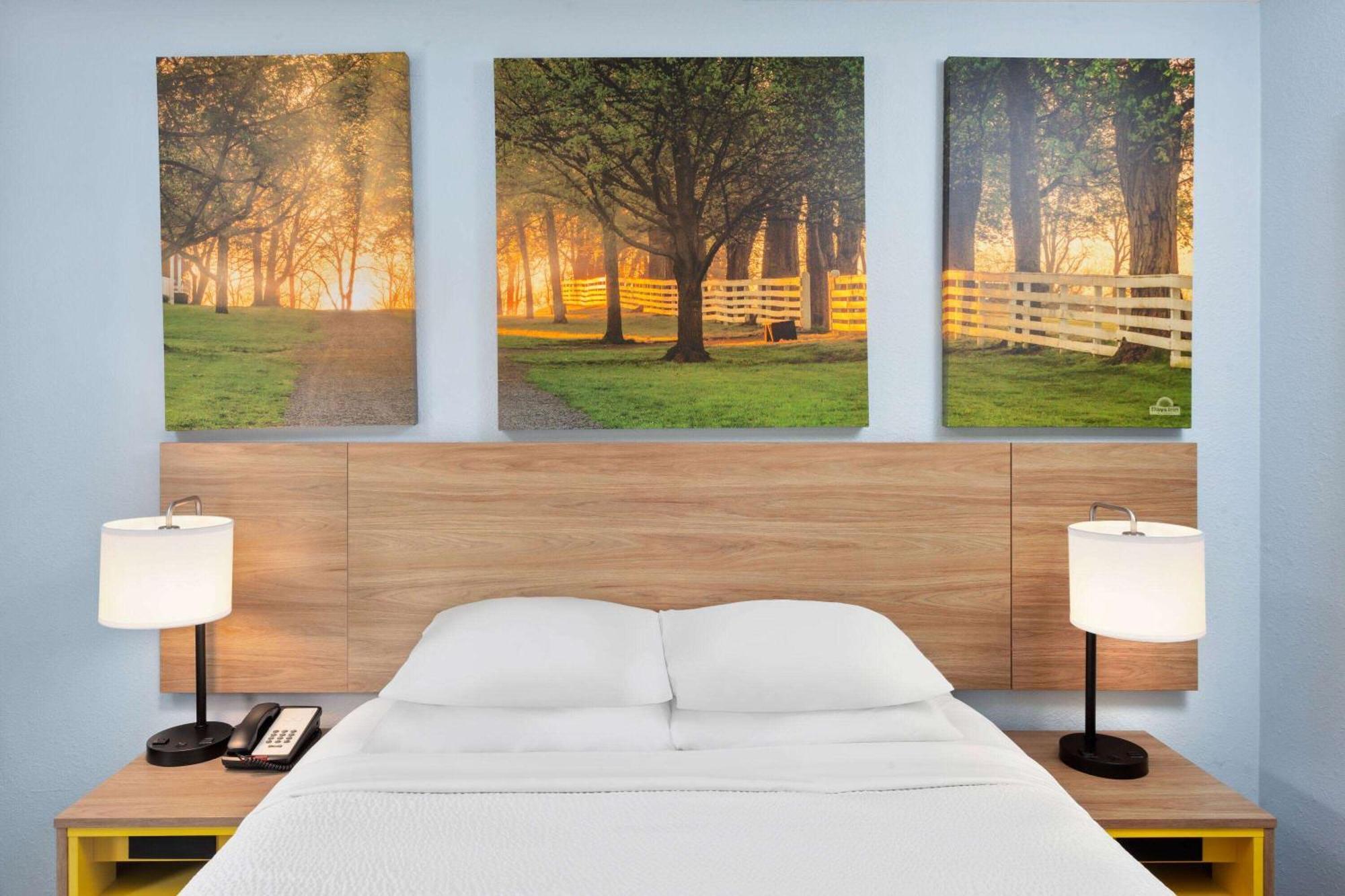 Days Inn & Suites By Wyndham Siler City מראה חיצוני תמונה