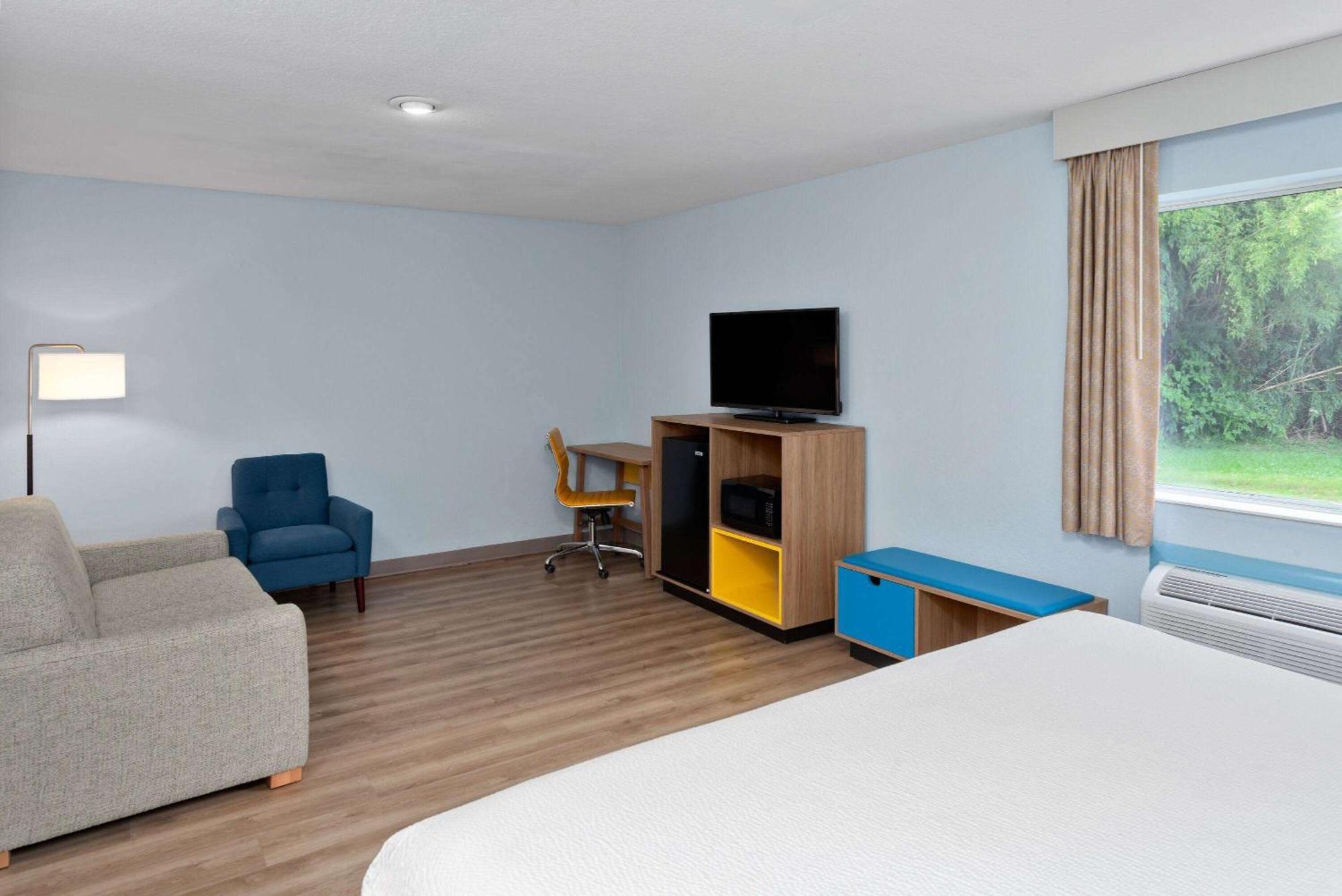 Days Inn & Suites By Wyndham Siler City מראה חיצוני תמונה