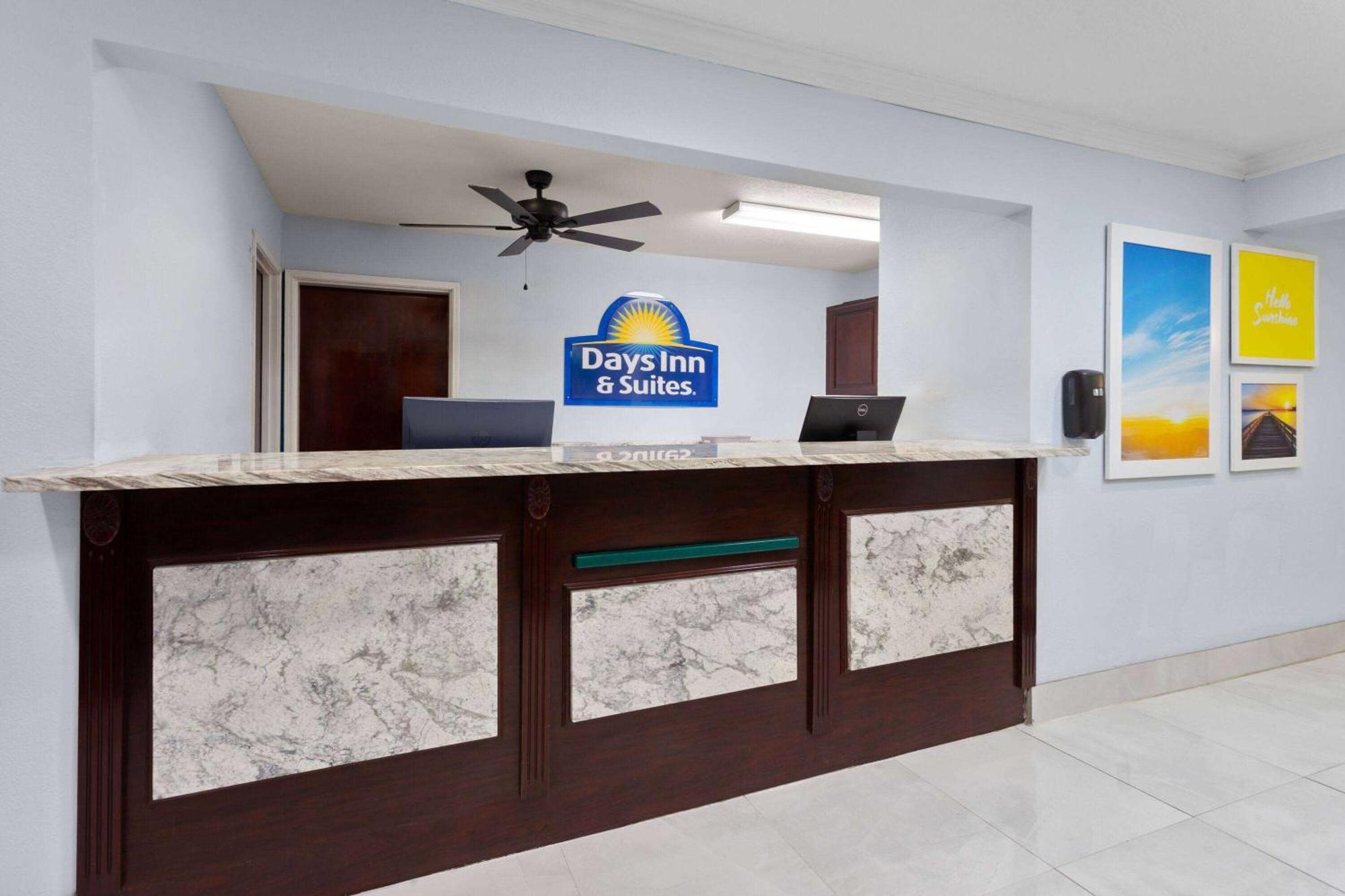 Days Inn & Suites By Wyndham Siler City מראה חיצוני תמונה