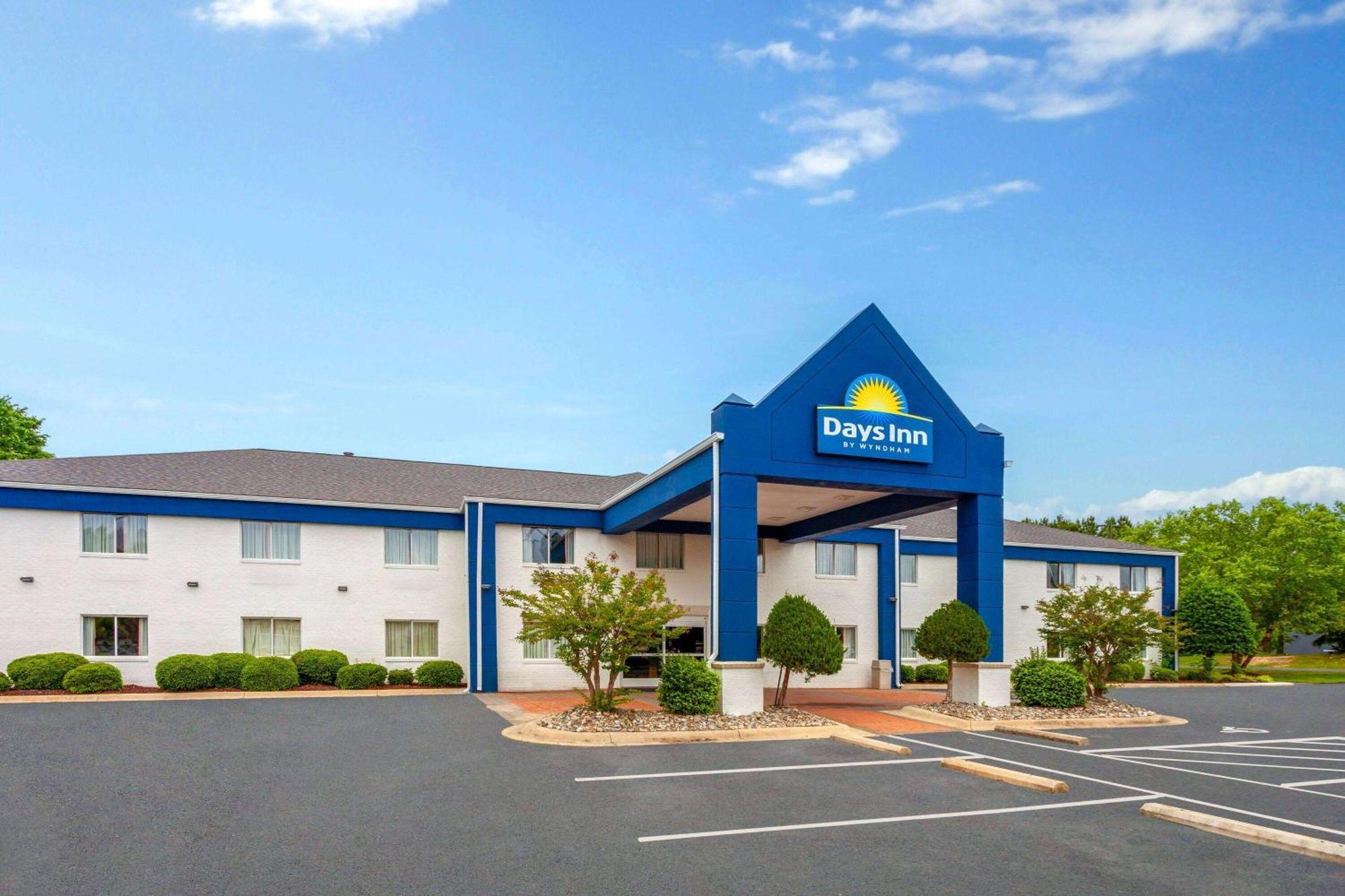 Days Inn & Suites By Wyndham Siler City מראה חיצוני תמונה