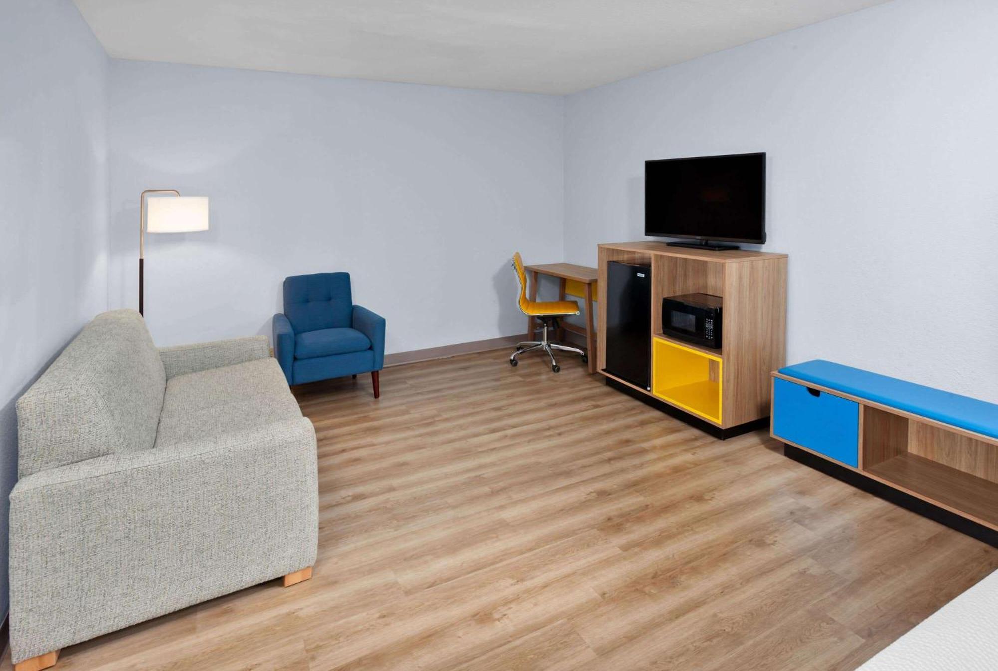 Days Inn & Suites By Wyndham Siler City מראה חיצוני תמונה