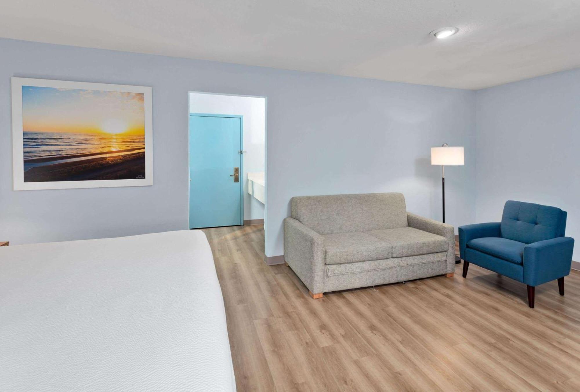 Days Inn & Suites By Wyndham Siler City מראה חיצוני תמונה